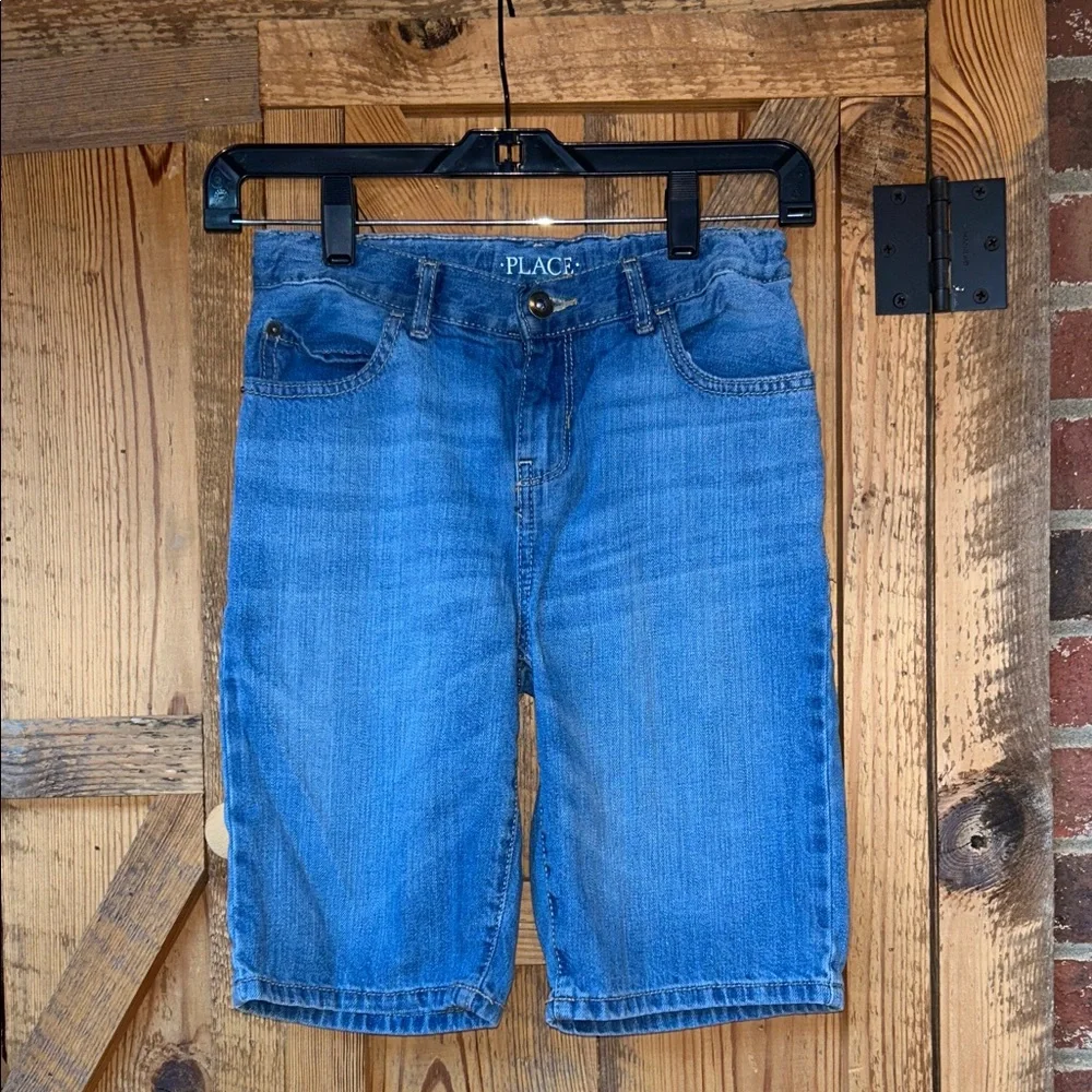 The Children’s Place boy’s denim shorts with adjustable waist, size 8 like new.